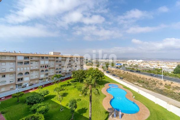 Furnished penthouse for rent in a peaceful area of Torrevieja - Photo 1