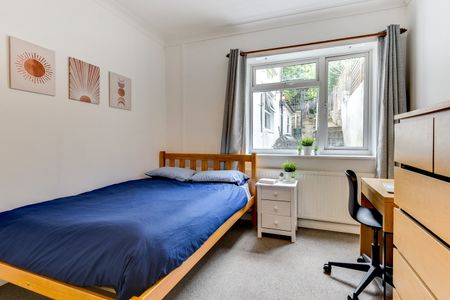 Room in a Shared House, Hollingbury Road, BN1 - Photo 4