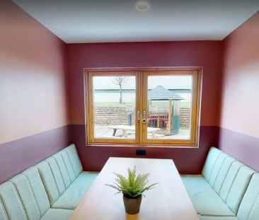 Large En-Suite - Standard Level - Photo 2