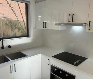 Perfectly Positioned Renovated Townhouse - Photo 4