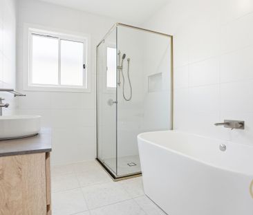 Newly Built Modern Home Offering Space, Comfort & Style - Photo 5