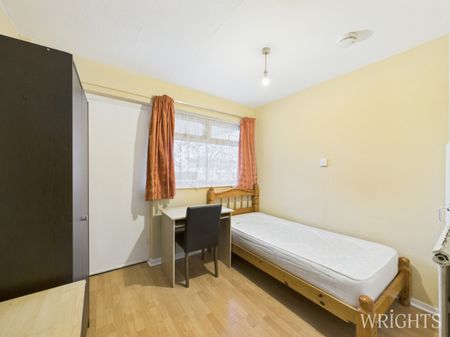 4 bedroom End Terraced House - Travellers Lane, Hatfield - Photo 3