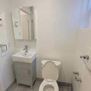 GRAND 3 1/2 - 3485 ELLENDALE - RECEMMENT RENOVE - Photo 2