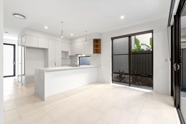 Modern 3 Bedroom Home in Central Coolum! - Photo 1