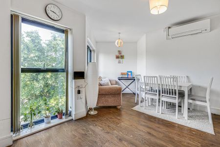 2 bedroom flat to rent - Photo 2