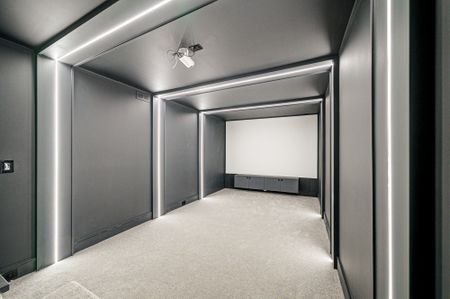 For Lease - 151 Dewbourne Avenue, Toronto, Ontario - Photo 5