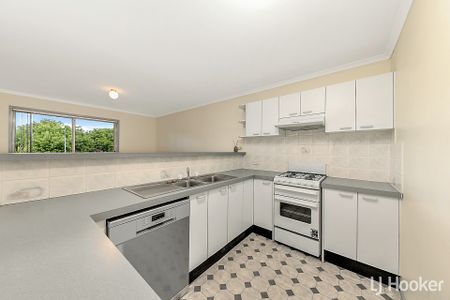 9 Thornhill Crescent, Dunlop ACT, Belconnen - Photo 5