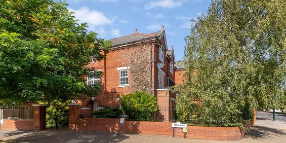4 bedroom semi-detached house to rent - Photo 3
