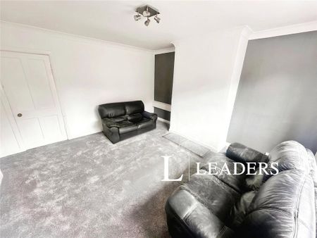 3 bedroom semi-detached house to rent - Photo 2