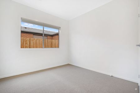 816 Eynesbury Road, Eynesbury VIC 3338 - House For Rent | Domain - Photo 5