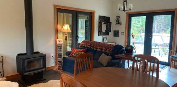 Cozy furnished Denman Island winter rental - Photo 2