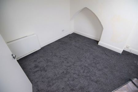 To Let 1 Bed Flat - Photo 2