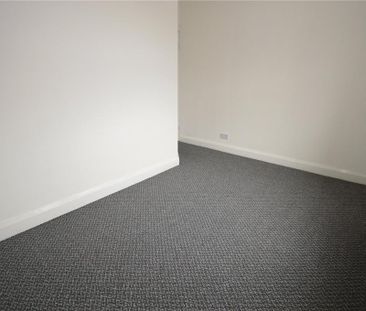 2 bedroom end of terrace house to rent - Photo 4