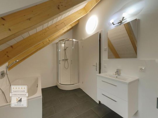 Hochwertige 2Z DG Wohnung mit Galerie, großer Balkon, Badewanne, Düsche - Foto 1