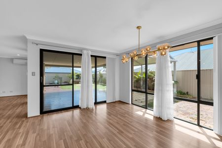 Four Bedroom Family Home in Baldivis with a Pool! - Photo 3