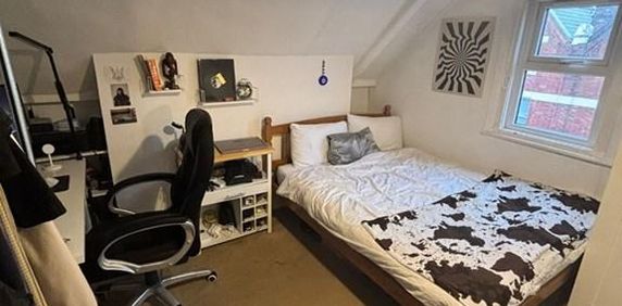 1 bedroom in a flat share to rent - Photo 2