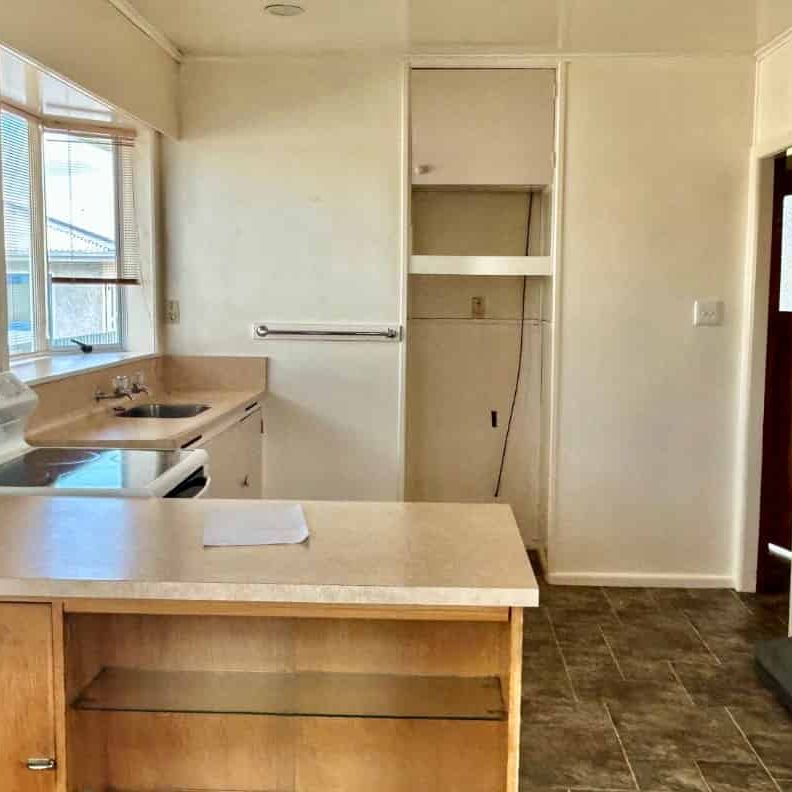 Large 4 Bedroom - Photo 1