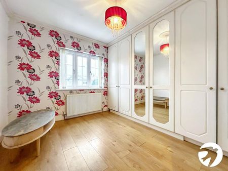 4 bedroom semi-detached house to rent - Photo 2