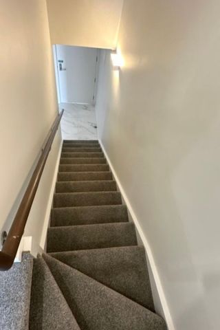 Modern 2-Bedroom Apartment near the CBD - Photo 2