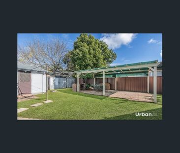 Comfort, Space & Convenience on a Generous Corner Block - Photo 3