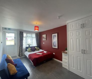 1 bedroom in a house share to rent - Photo 3