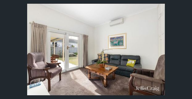 Spacious Family Living in a Prime Kew Location - Photo 1