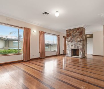 MID CENTURY CLASSIC WITH GREAT BACK GARDEN - Photo 1