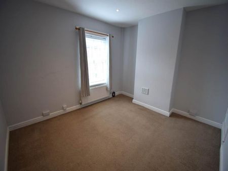 2 bedroom terraced house to rent - Photo 4