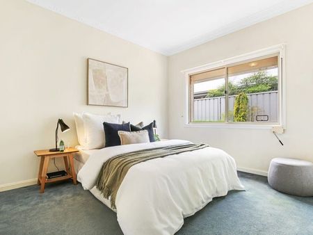 Sun-Filled, Single Level Three Bedroom Family Home With Private Entertainment Courtyard, Ultra Convenient Location - Photo 3