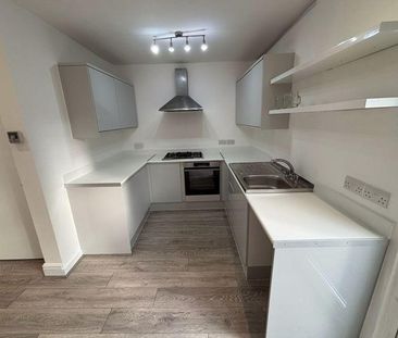 3 bedroom terraced house to rent - Photo 6