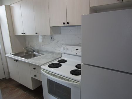 For Lease - 10 Elrose Rd Road Unit# Unit G, Brampton, Ontario - Photo 4