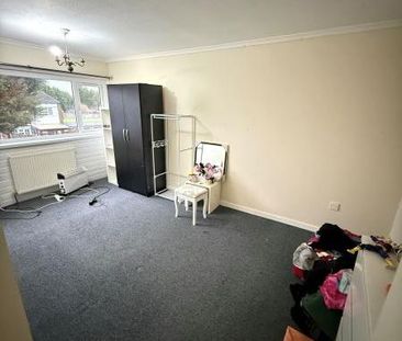 3 bedroom end of terrace house to rent - Photo 4