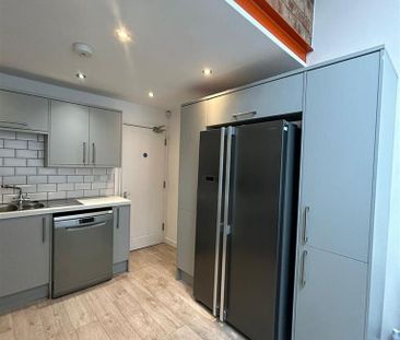 1 bedroom in a house share to rent - Photo 4