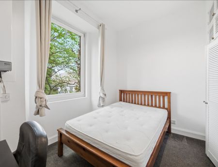 3 bedroom apartment to rent - Photo 3