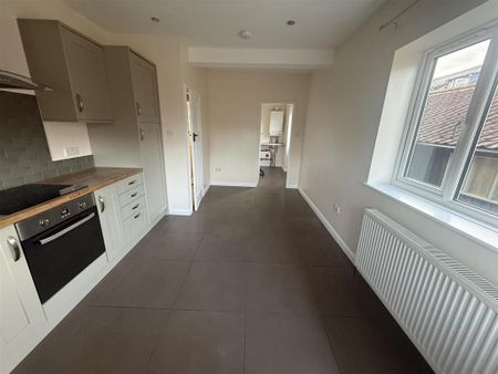 3 bedroom detached bungalow to rent - Photo 5