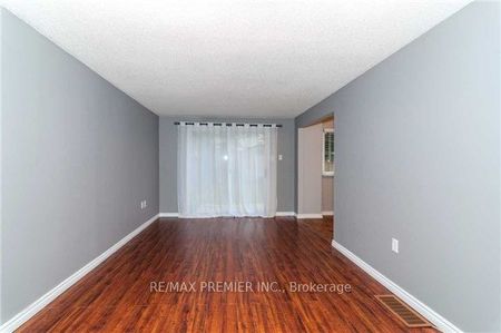 Detached Home For Lease | S8146858 - Photo 2