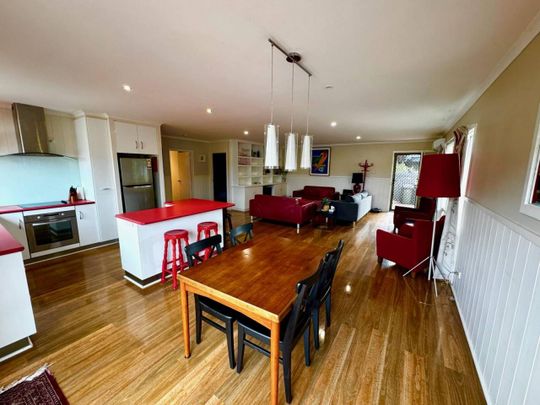 Light & Bright, Low-Maintenance Living in the Heart of Apollo Bay - Photo 1