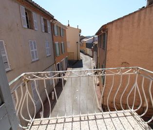 Location Appartement 3 pièces 59m² PIERREFEU DU VAR 83390 - Photo 3