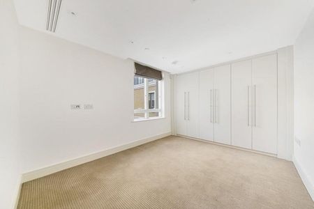 Wonderful, bright and contemporary 3 bedroom town house with large garden to rent on an exclusive gated garden square in Fulham SW6. - Photo 2