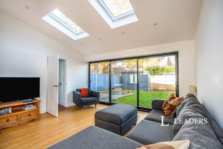 4 bedroom semi-detached house to rent - Photo 2