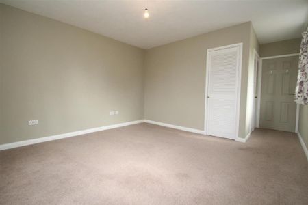 4 bedroom detached house to rent - Photo 4