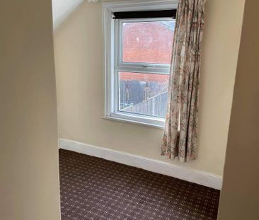 3 bedroom semi-detached house to rent - Photo 5