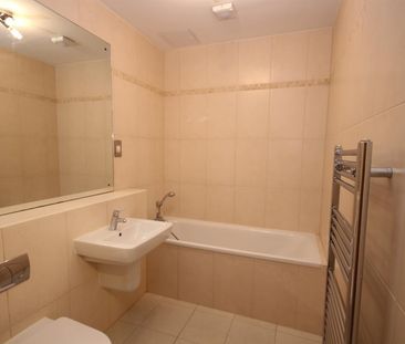 2 bedroom Terraced House to let - Photo 6