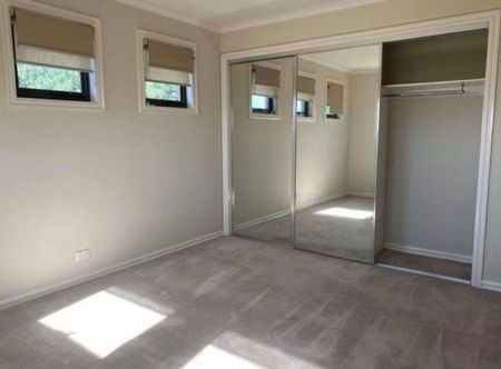 Three Bedroom Townhouse Newport- Garage not available to this property - Photo 2