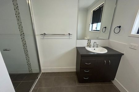 LARGE FAMILY HOME IN QUIET CUL-DE-SAC! - Photo 5