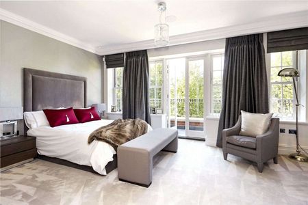 Oxshott Lodge is a luxury development of ten apartments with this specific property being a luxury two bedroom furnished apartment with gym access. - Photo 4