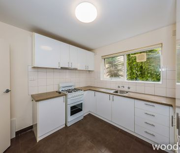 Quaint unit with prime location! - Photo 6