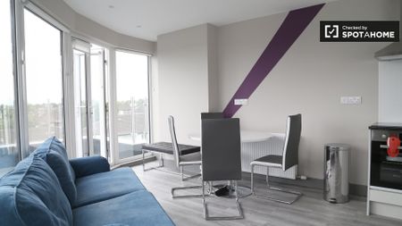 Rooms for rent in 5-bedroom apartment in Whitehall, Dublin - Photo 4