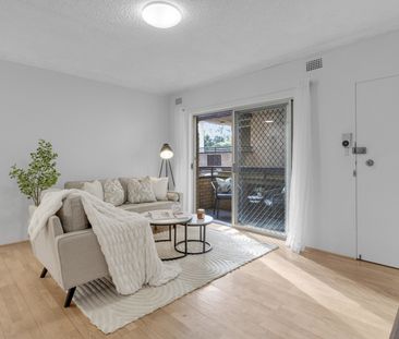 Renovated 2 Bedroom Apartment In Prime Location - Photo 6