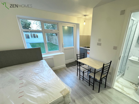 Studio to rent - Photo 2